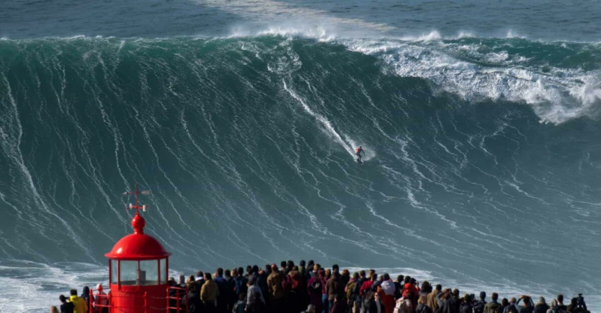 Una delle famose Big Waves di Nazaré