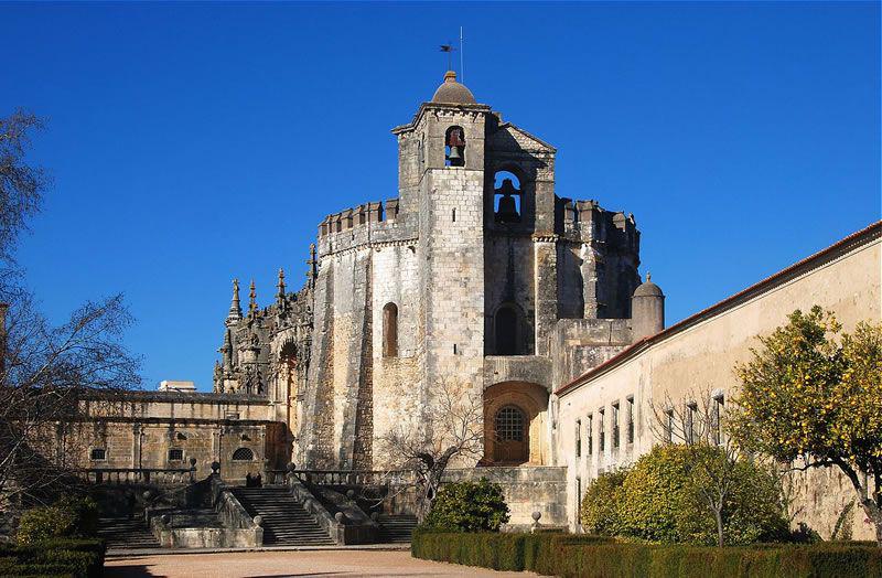 Convento di Cristo, sede dei templari in Portogallo. Foto scattata dal portone di ingresso