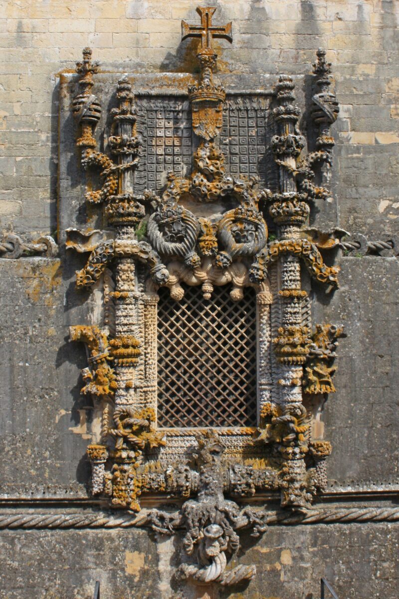 La finestra manuelina, simbolo del Convento di Cristo, sede dei templari in Portogallo