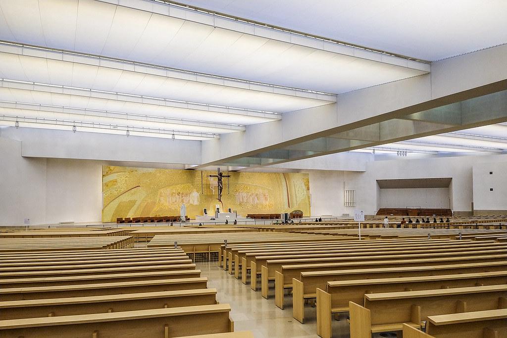 Interno basilica nuova di Fátima