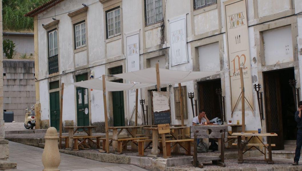 Ingresso del ristorante dei templari Taverna Antiqua a Tomar