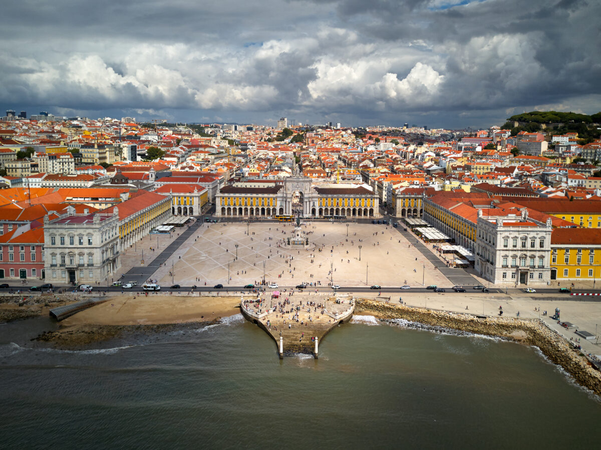 10 cose da fare a Lisbona - Praça do Comércio - Vista frontale e panoramica della piazza