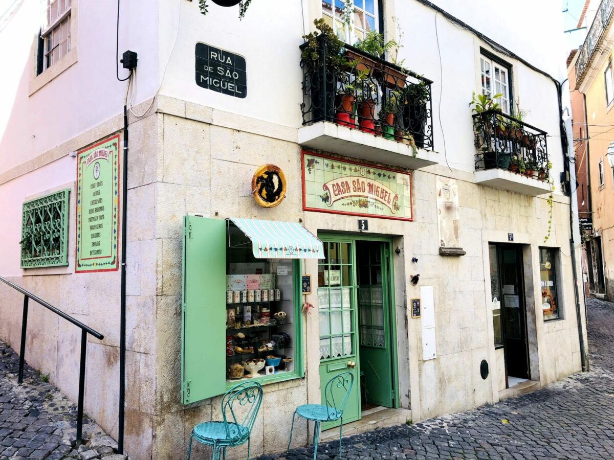 10 cose da fare a Lisbona - Quartiere Alfama - Rua de São Miguel