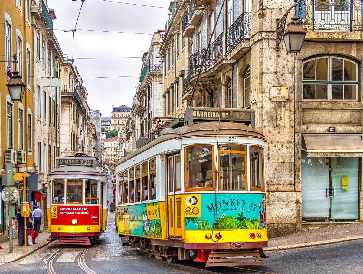 10 cose da fare a Lisbona - Il famoso tram 28 per le vie della capitale Lisbona