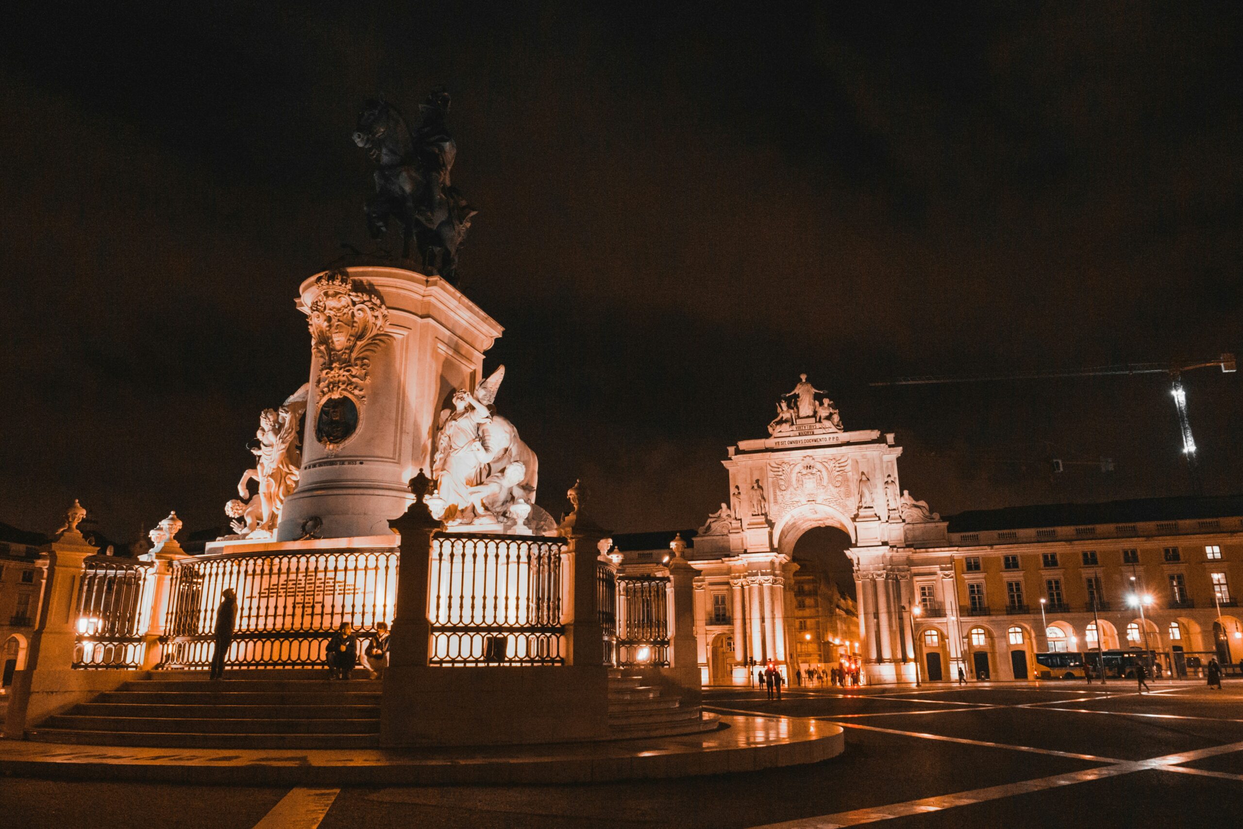 Lisbona tour serale in italiano - Praça do Comércio