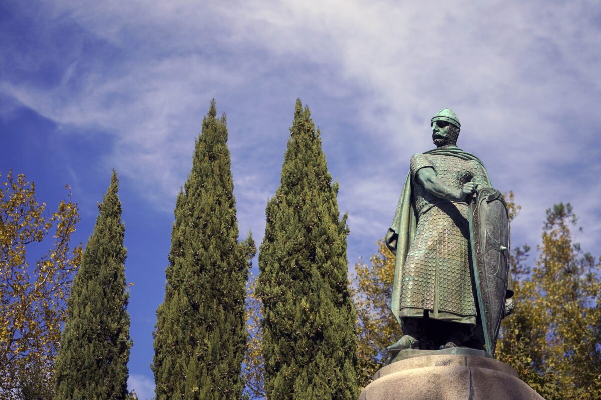 Statua di Dom Afonso Henriques a Guimarães - Visuale di profilo